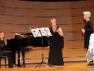 Mit viel Esprit und Freude brachte Aletha Prantl ihre Lieder zu Gehör, die mit passenden Texten von Bernarda Gisinger perfekt ergänzt wurden. Mit viel Esprit und Freude brachte Aletha Prantl ihre Lieder zu Gehör, die mit passenden Texten von Bernarda Gisinger perfekt ergänzt wurden.