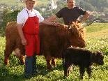 Obmann Stefan Nußbaumer und Wendl Hammerer (l.) präsentieren beim Hoffest auf dem Galgen auch den Verein der Hochlandrinderzüchter. Obmann Stefan Nußbaumer und Wendl Hammerer (l.) präsentieren beim Hoffest auf dem Galgen auch den Verein der Hochlandrinderzüchter.