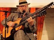 Roland Neuwirth eröffnete das Festival "Wean Hean". Roland Neuwirth eröffnete das Festival "Wean Hean".