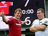 Andi Herzog besiegte mit seiner Mannschaft jene von Elton. Andi Herzog besiegte mit seiner Mannschaft jene von Elton.