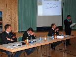 Das Podium v.l.n.r.: Bgm. Stefan Bischof, Bgm. Werner Konzett, GF Pascal Keiser, Vorsitzender Helfried Bischof Das Podium v.l.n.r.: Bgm. Stefan Bischof, Bgm. Werner Konzett, GF Pascal Keiser, Vorsitzender Helfried Bischof