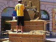 Das Werk des niederländischen Künstlers wird am 21. Juni fertig sein. Das Werk des niederländischen Künstlers wird am 21. Juni fertig sein.