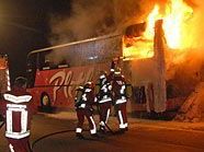 Der Bus stand binnen Minuten in Vollbrand. Der Bus stand binnen Minuten in Vollbrand.