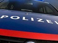 Der betrunkene PKW-Lenker rammte den Streifenwagen in 1100 Wien mit voller Wucht. Der betrunkene PKW-Lenker rammte den Streifenwagen in 1100 Wien mit voller Wucht.