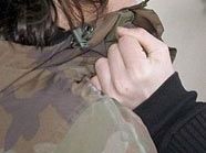 Die Attacke auf den 38-Jährigen kam von hinten, er hatte keine Chance zu reagieren. Die Attacke auf den 38-Jährigen kam von hinten, er hatte keine Chance zu reagieren.