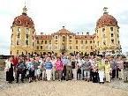 Die Reisegruppe aus Höchst vor Schloss Moritzburg
