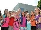Die Schüler(innen) freuen sich über die neue Schule. Die Schüler(innen) freuen sich über die neue Schule.