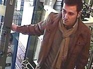 Dies Männer stehen im Verdacht, Kreditkarten gefälscht zu haben. Dies Männer stehen im Verdacht, Kreditkarten gefälscht zu haben.