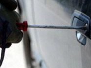 Er habe nur im Auto schlafen wollen sagte der Autoeinbrecher nach seiner Festnahme. Er habe nur im Auto schlafen wollen sagte der Autoeinbrecher nach seiner Festnahme.