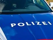 Frau von Mann geschlagen und ausgeraubt Frau von Mann geschlagen und ausgeraubt
