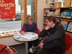 In Einzelgesprächen werden Jugendliche zu Beruf und Ausbildung beraten. In Einzelgesprächen werden Jugendliche zu Beruf und Ausbildung beraten.