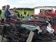 In diesem Wrack starb der 60-jährige Fahrer. Er hatte sich auf ein riskantes Überholmanöver eingelassen.