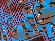 Mit mehr als 21.000 Prozessorkernen bringt es der neue Supercomputer auf sagenhaften 135,6 Billionen Rechenschritte pro Sekunde. Mit mehr als 21.000 Prozessorkernen bringt es der neue Supercomputer auf sagenhaften 135,6 Billionen Rechenschritte pro Sekunde.