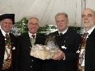 Pfarrkirchen- und Pfarrgemeinderat gratulieren Pfr. Konrad Natter. Pfarrkirchen- und Pfarrgemeinderat gratulieren Pfr. Konrad Natter.