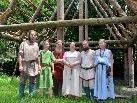 Walram, Sieglinde, Rudolf, Heria, Brandolf und Walruna (v.l.) freuen sich über das neue Wohnhaus. Walram, Sieglinde, Rudolf, Heria, Brandolf und Walruna (v.l.) freuen sich über das neue Wohnhaus.