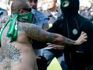 Fünf Verdächtige sind nach dem Platzsturm ausgeforscht. Fünf Verdächtige sind nach dem Platzsturm ausgeforscht.
