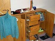 21 Einbrüche sollen auf das Konto von zwei Männern gehen. Auch diese Wohnung war im Visier der beiden. 21 Einbrüche sollen auf das Konto von zwei Männern gehen. Auch diese Wohnung war im Visier der beiden.