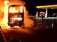 Der polnische Reisebus brannte völlig aus. Der polnische Reisebus brannte völlig aus.