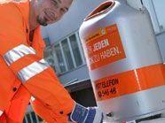 Die MA 48 montierte in den vergangenen Wochen und Monaten viele Mistkübel an Öffi-Stationen um. Die MA 48 montierte in den vergangenen Wochen und Monaten viele Mistkübel an Öffi-Stationen um.