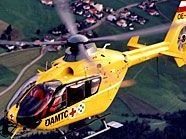 Ein Rettungshubschrauber des ÖAMTC musste mitten auf der Westautobahn landen. Ein Rettungshubschrauber des ÖAMTC musste mitten auf der Westautobahn landen.