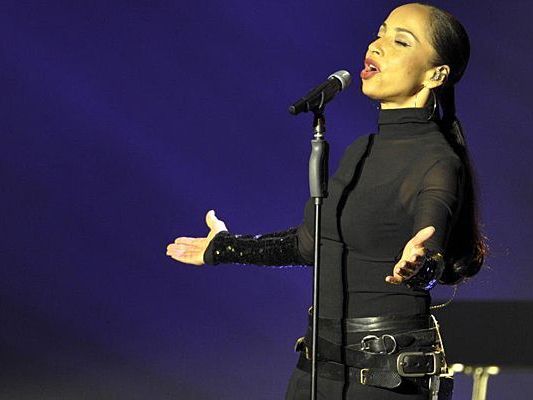Fans dürfen sich auf ein großartiges Konzert von Sade in der Wiener Stadthalle freuen. Fans dürfen sich auf ein großartiges Konzert von Sade in der Wiener Stadthalle freuen.