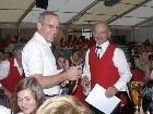 Gaschurns Bgm. Martin Netzer gratuliert dem Kapellmeister der Bürgermusik Silbertal, Alfons Melmer. Gaschurns Bgm. Martin Netzer gratuliert dem Kapellmeister der Bürgermusik Silbertal, Alfons Melmer.