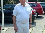 Helmut Elsner fühlt sich von Paparazzi belästigt. Helmut Elsner fühlt sich von Paparazzi belästigt.