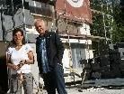Marianne Dorn und Herbert Dorn vor dem Volkschulgebäude Marianne Dorn und Herbert Dorn vor dem Volkschulgebäude