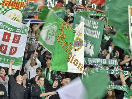 85 Rapidfans müssen sich in einem Riesen-Prozess vor Gericht verantworten. 85 Rapidfans müssen sich in einem Riesen-Prozess vor Gericht verantworten.