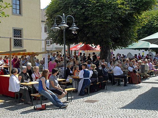 Montafoner Sommer 2011: Frühschoppen am Schrunser Kirchplatz. Montafoner Sommer 2011: Frühschoppen am Schrunser Kirchplatz.