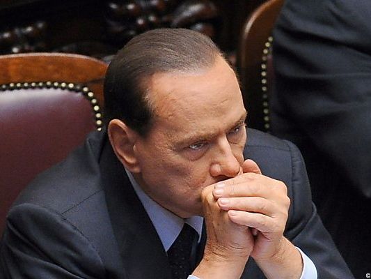Silvio Berlusconi kämpft um sein politisches Überleben. Silvio Berlusconi kämpft um sein politisches Überleben.
