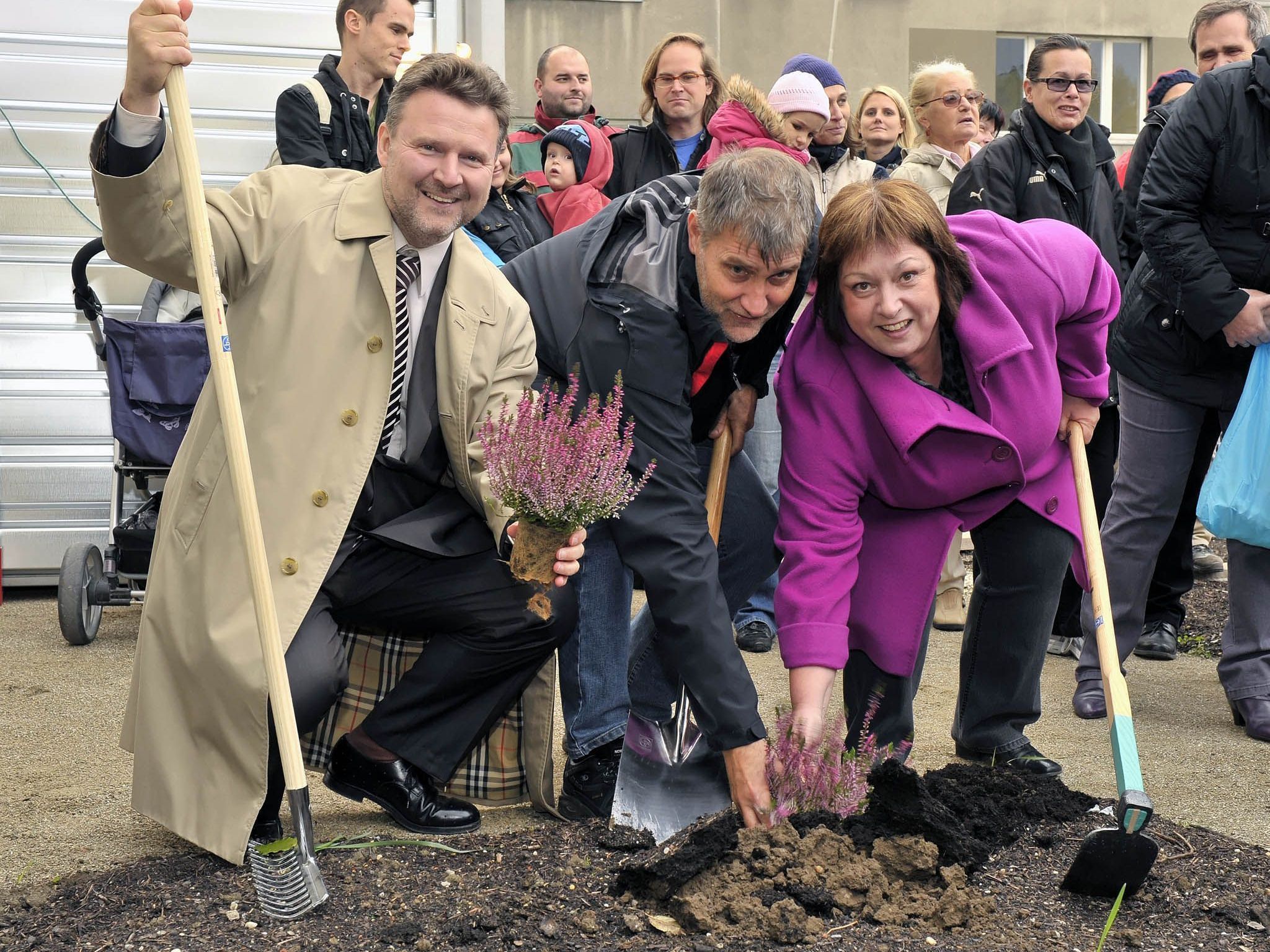Erster Meidlinger Nachbarschaftsgarten im Steinhagepark eröffnet Erster Meidlinger Nachbarschaftsgarten im Steinhagepark eröffnet