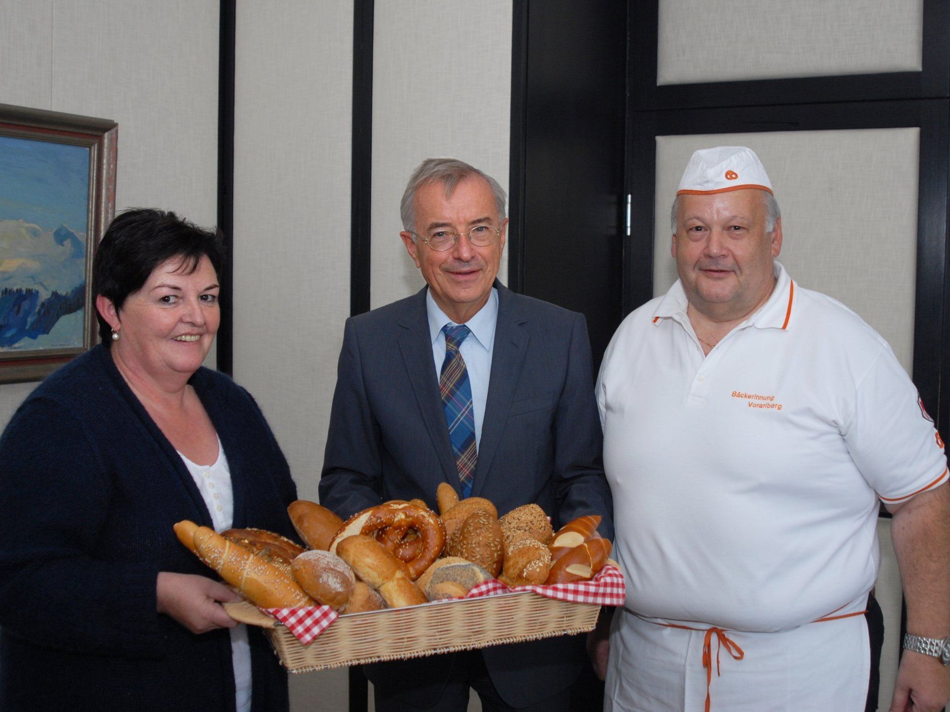 Im Bild von links: Klara Kainz, LH Herbert Sausgruber und Innungsmeister Kurt Kainz. Im Bild von links: Klara Kainz, LH Herbert Sausgruber und Innungsmeister Kurt Kainz.