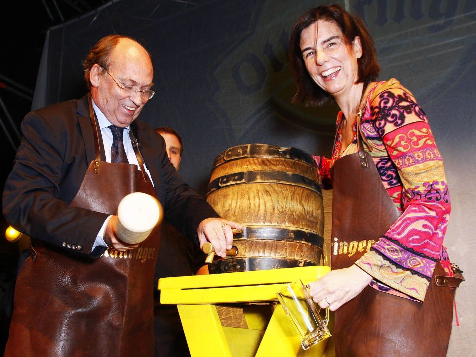 Sigi Menz, Vorstand Ottakringer Holding und Christiane Wenckheim, Vortand Ottakringer, beim Bockanstich. Sigi Menz, Vorstand Ottakringer Holding und Christiane Wenckheim, Vortand Ottakringer, beim Bockanstich.