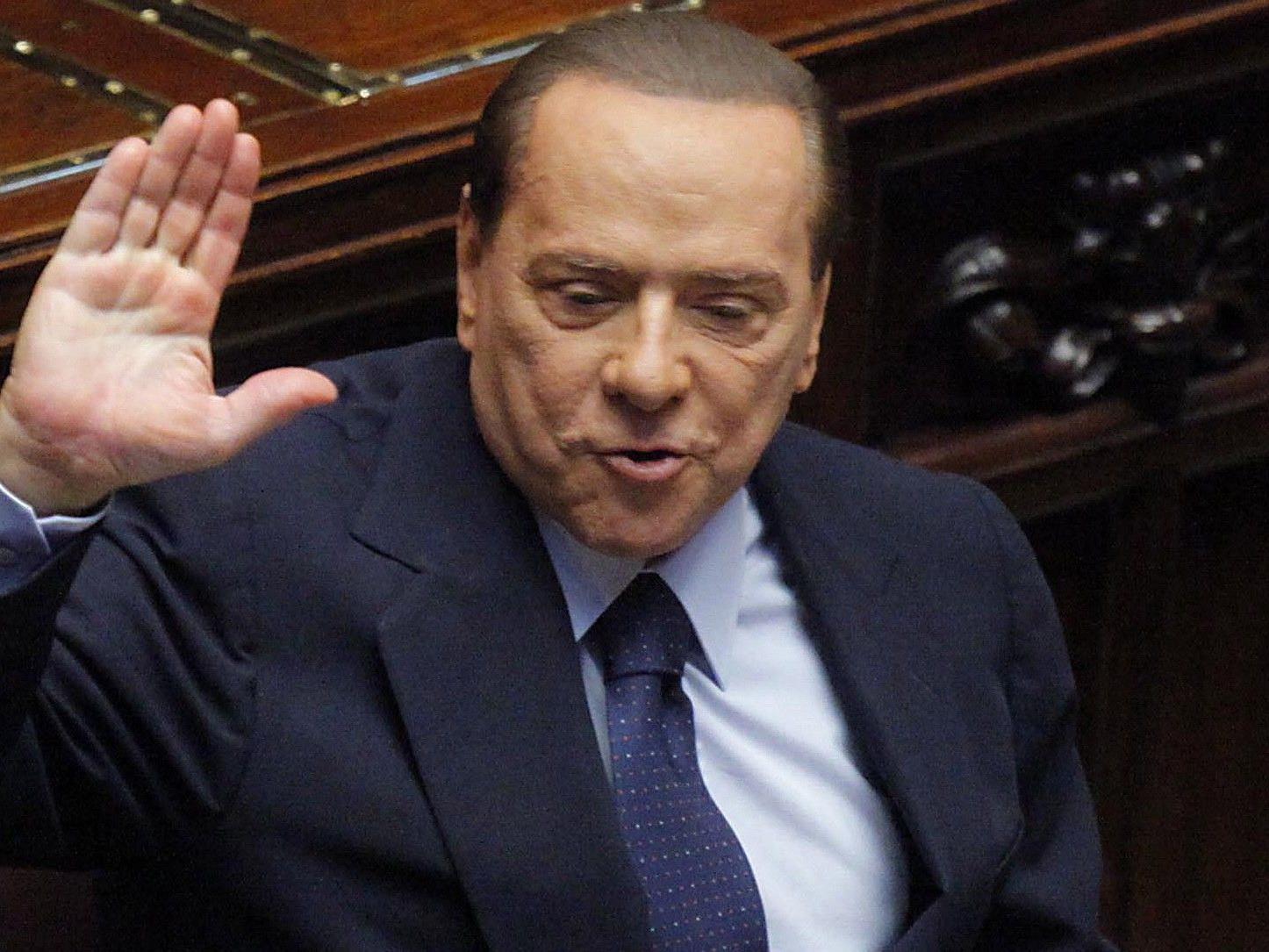 Erleichterung bei Silvio Berlusconi, er hat die Abstimmung überstanden.
