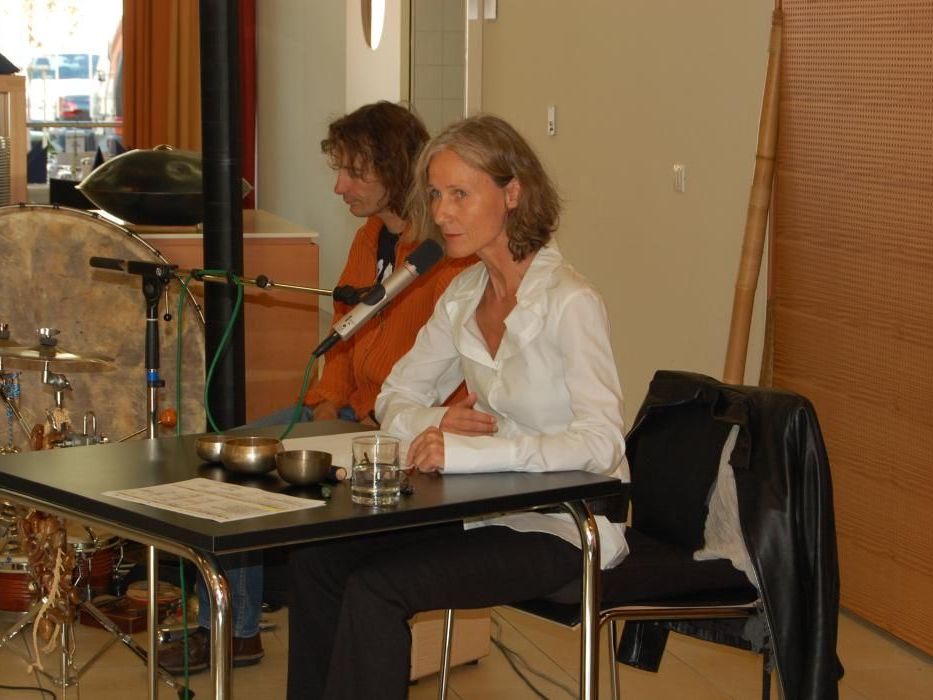 Karin Tarabochias las Auszüge aus „Streif den Tag ins Nachtgras“ Karin Tarabochias las Auszüge aus „Streif den Tag ins Nachtgras“