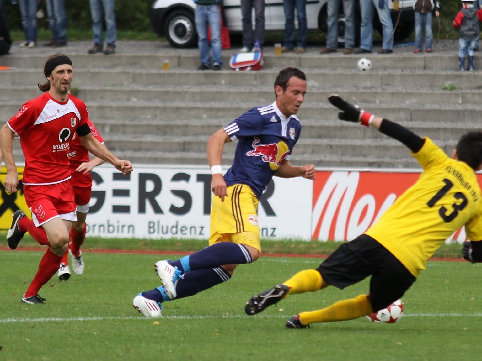 Lukas Katnik spielt beim Meister Salzburg Amateure im Sturm. Lukas Katnik spielt beim Meister Salzburg Amateure im Sturm.