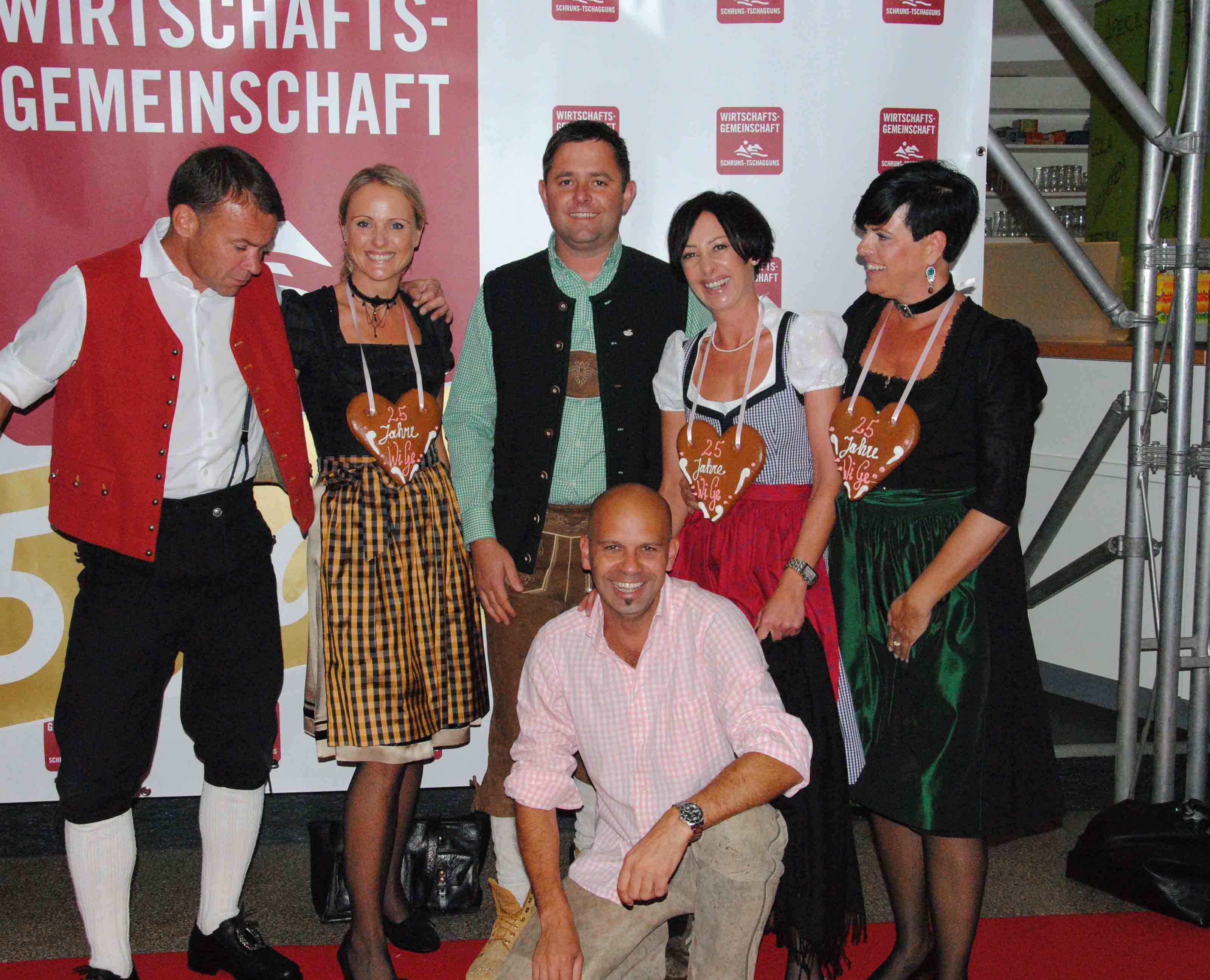 Gut gelaunt und im Trachten-Outfit wurde der 25. Geburtstag der WiGe Schruns-Tschagguns gefeiert. Gut gelaunt und im Trachten-Outfit wurde der 25. Geburtstag der WiGe Schruns-Tschagguns gefeiert.
