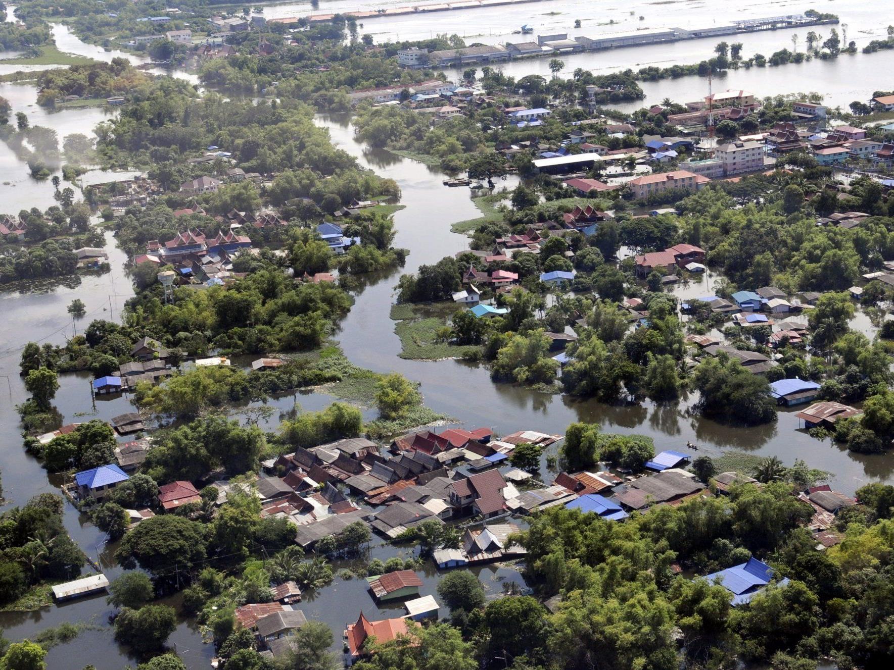 ie Fluten nach heftigen Monsunregen forderten bereits 300 Leben