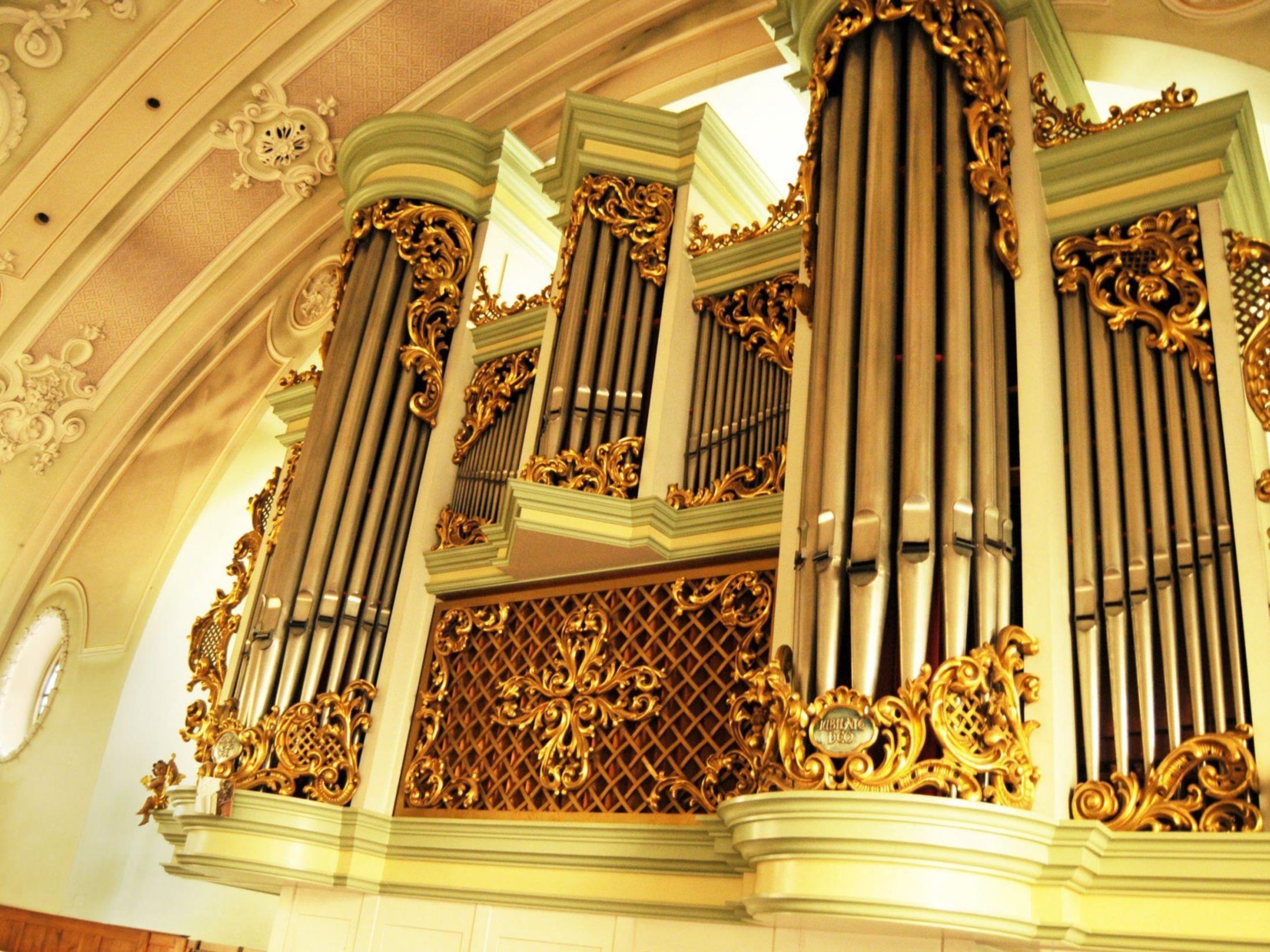 Die CD mit Bachs Orgelwerken wurde auf der Rieger-Orgel in Höchst eingespielt.