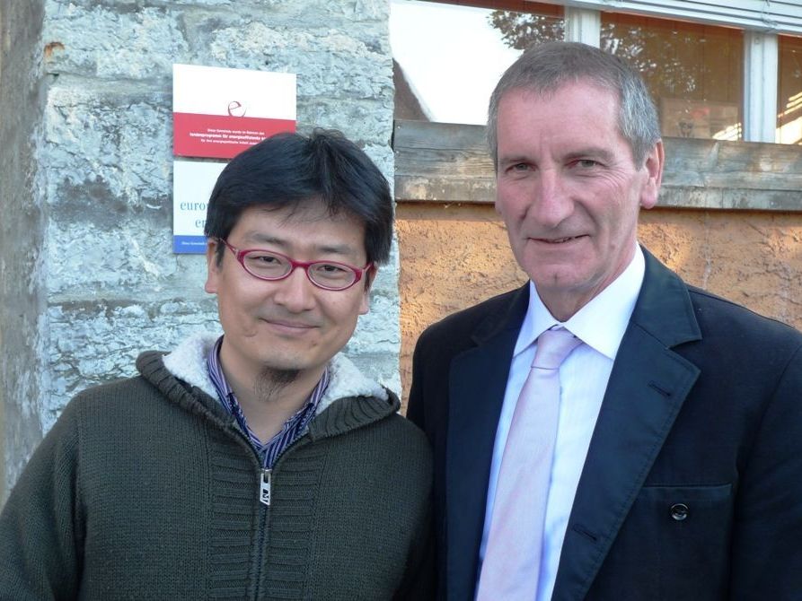 Architekt Byonghun Lee, Leiter der Gruppe aus Korea mit Bürgermeister Josef Mathis. Architekt Byonghun Lee, Leiter der Gruppe aus Korea mit Bürgermeister Josef Mathis.