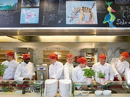 Die Restaurantkette Vapiano mit ihren typischen Showküchen ist international erfolgreich Die Restaurantkette Vapiano mit ihren typischen Showküchen ist international erfolgreich
