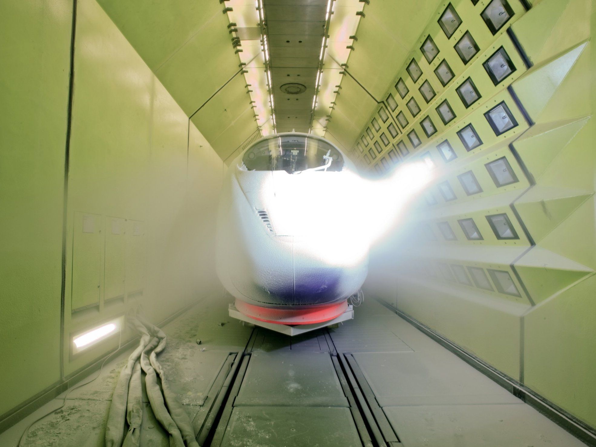 Die russische Variante des Velaro D ('ICE 3') im ultimativen Härtetest. Die russische Variante des Velaro D ('ICE 3') im ultimativen Härtetest.