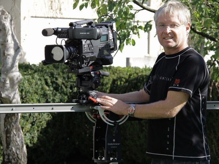 Filmemacher Alexander Kaiser mit seinem wichtigsten Instrument Filmemacher Alexander Kaiser mit seinem wichtigsten Instrument