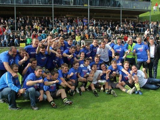 Meister FC Bizau und Lebenshilfe machen gemeinsame Sache. Meister FC Bizau und Lebenshilfe machen gemeinsame Sache.