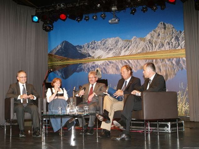 Mag. Elmar Hartmann, Heike Ladurner-Strolz, Vst.-Dir. Dipl.-Oek. Günter Fäßler, DI Guntram Jäger, Betr.-Oec. Manfred Brandl Mag. Elmar Hartmann, Heike Ladurner-Strolz, Vst.-Dir. Dipl.-Oek. Günter Fäßler, DI Guntram Jäger, Betr.-Oec. Manfred Brandl