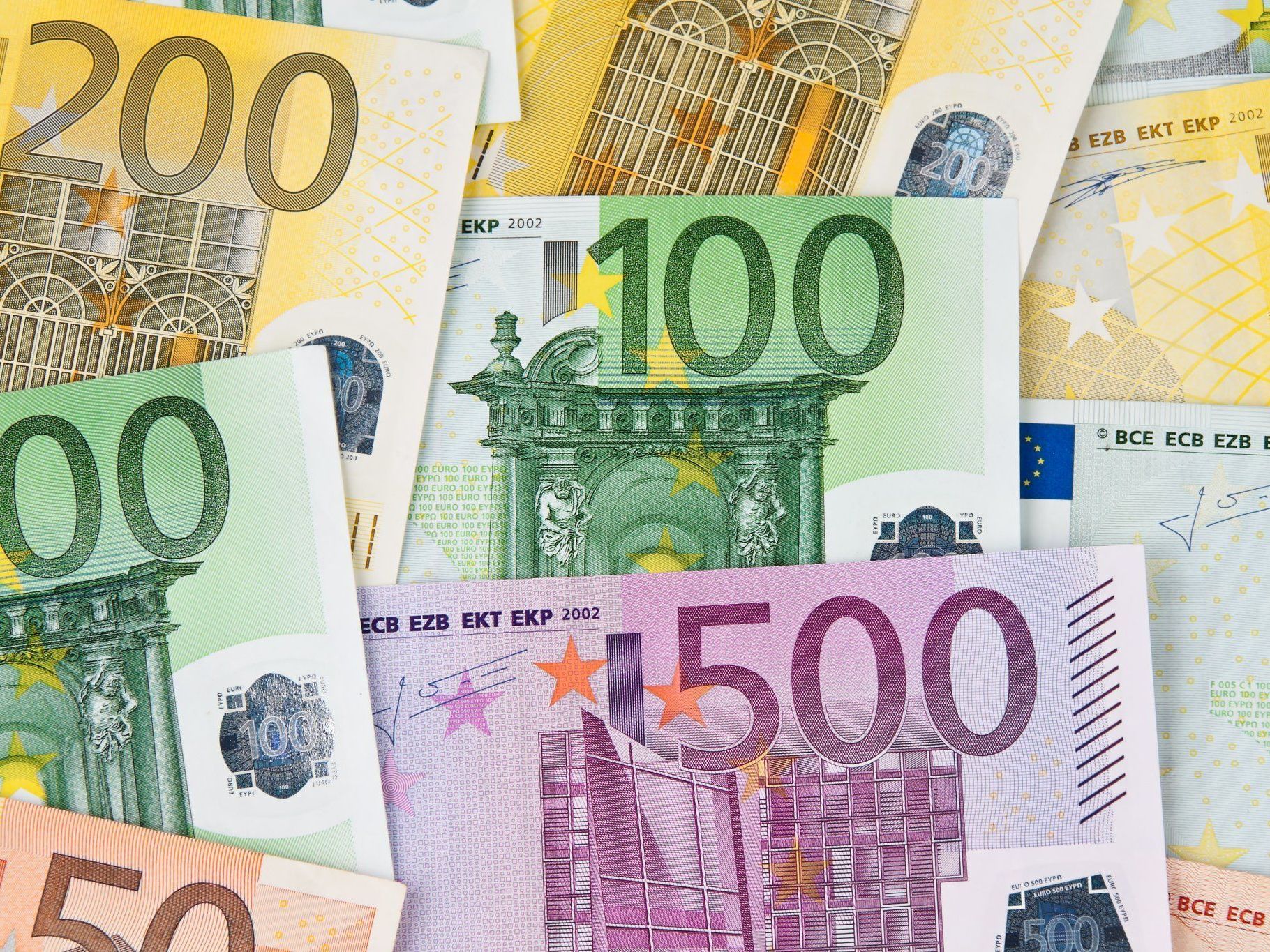 142 Euro für jeden Erdenbürger. 142 Euro für jeden Erdenbürger.