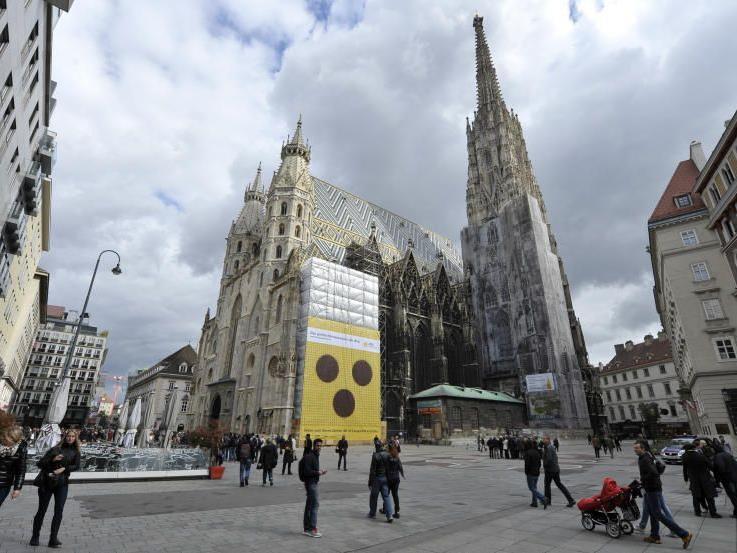 Das weltgrößte Blindenzeichen wurde am Wiener Stephansdom anl. des Welttages des Augenlichts angebracht.