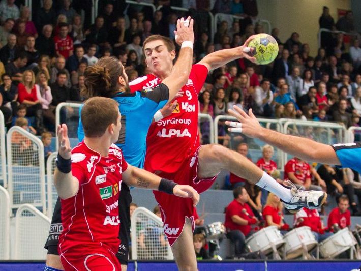 Der 19-jährige Boris Zivkovic legte gegen Leoben eine gelungene Talentprobe im rechten Rückraum ab und erzielte vier Treffer. Der 19-jährige Boris Zivkovic legte gegen Leoben eine gelungene Talentprobe im rechten Rückraum ab und erzielte vier Treffer.