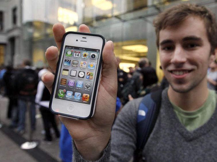 Das iPhone 4S wird zum Verkaufsschlager. Das iPhone 4S wird zum Verkaufsschlager.